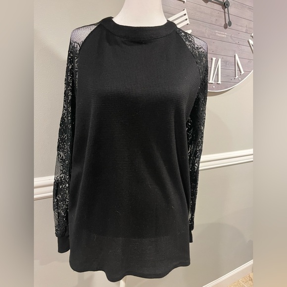 Women's Black Lace Long Sleeve Top - So pretty on! NWOT Size Med… - Picture 9 of 11